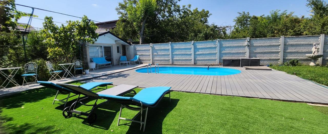 Morii Lake Pool Villa Bucarest Exterior foto