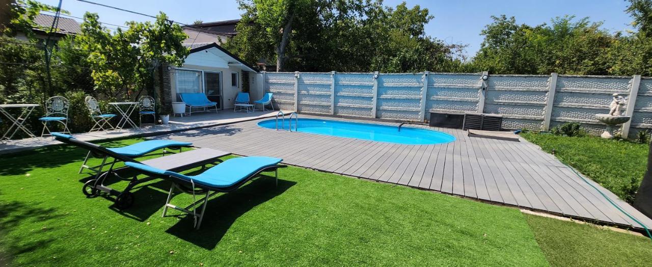 Morii Lake Pool Villa Bucarest Exterior foto